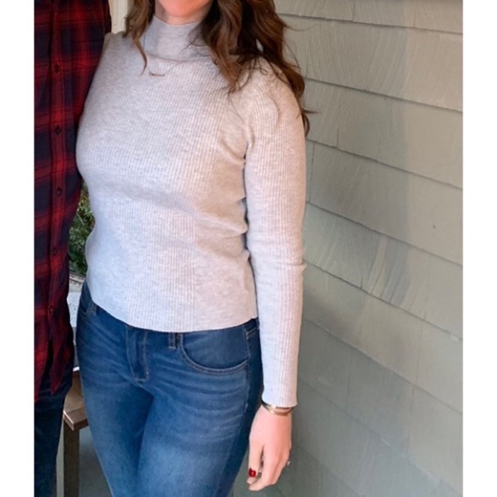 American Eagle gray ribbed cropped mock turtleneck sweater